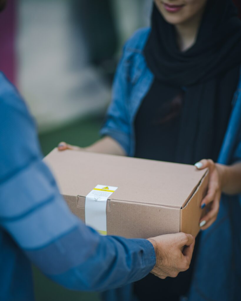 Trade Shipping carton Rosebox_unsplash